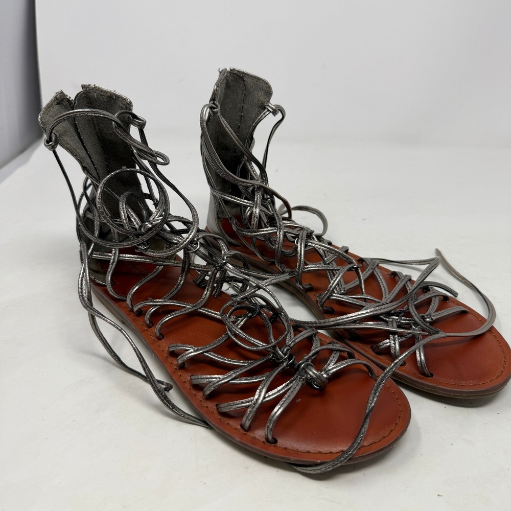 American Eagle Silver Metallic Gladiator Sandals Lace Up Back Zip Womens 7 Flat